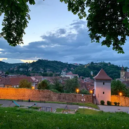 Cosy In The Heart Of The Old Town Center Апартаменти Брашов