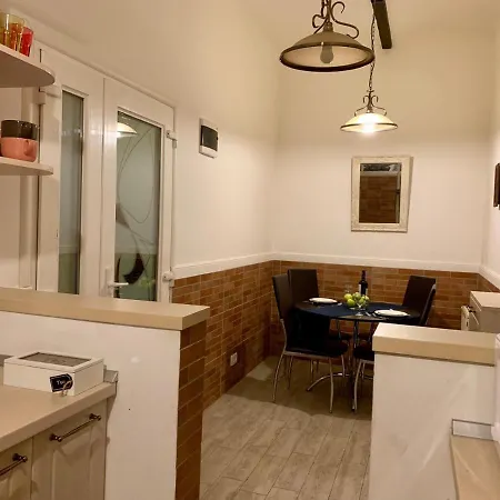 Cosy In The Heart Of The Old Town Center Брашов