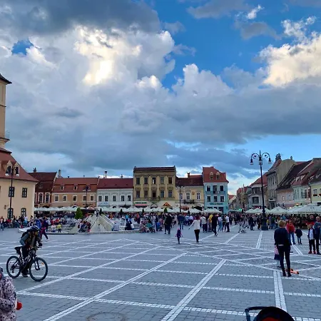 Cosy In The Heart Of The Old Town Center Апартаменти Брашов