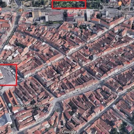 Cosy In The Heart Of The Old Town Center Апартаменти